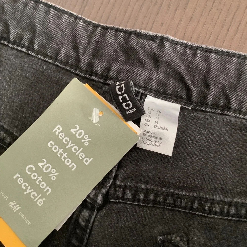 H&M Divided Women Black Denim Shorts SZ 14 Recycled Cotton Mid Rise 5-Pocket NWT
